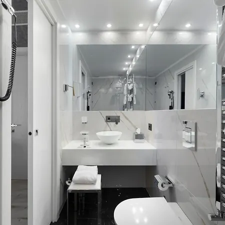 Lhp River Club Hotel