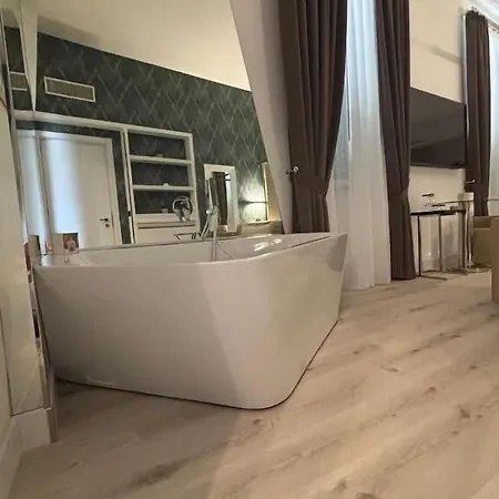 Lhp River Club Hotel